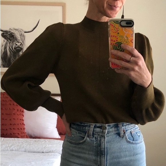 NWT Banana Republic Ribbed Relaxed Puff Sleeve Sweater in Cargo Olive Sz M - Picture 1 of 12